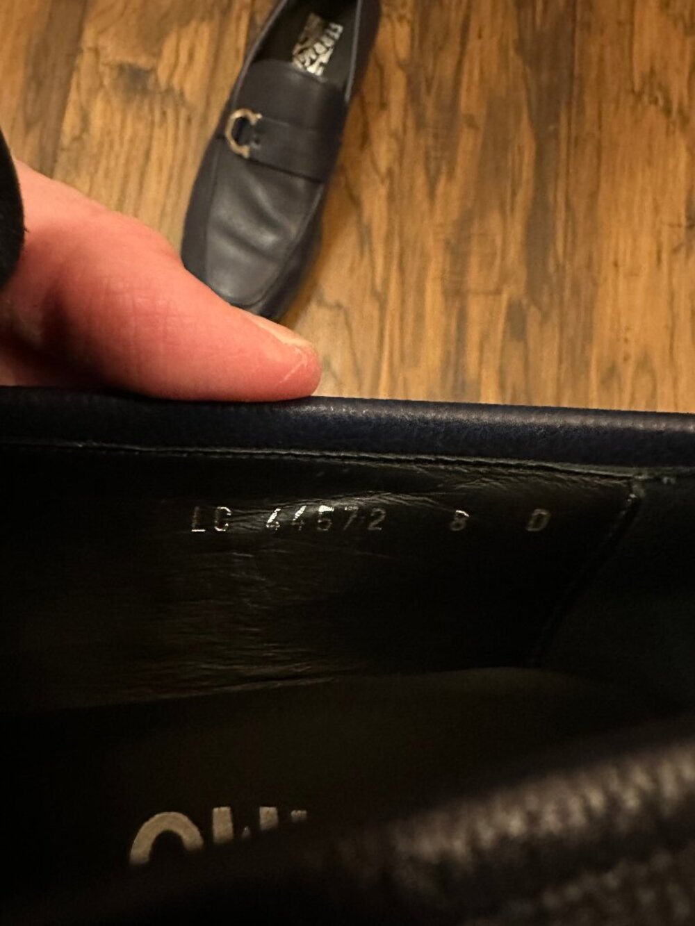 LIKE NEW Salvatore Ferragamo Navy Pebbled Leather Gancini Loafers Size 8 D - Picture 9 of 10